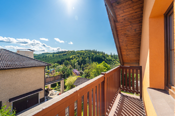 Výhled do zeleně z balkonu - Prodej domu 110 m², Rataje nad Sázavou