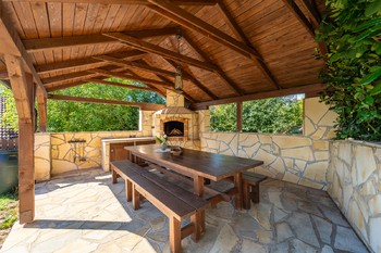 Pergola s posezením a krbem - Prodej domu 110 m², Rataje nad Sázavou