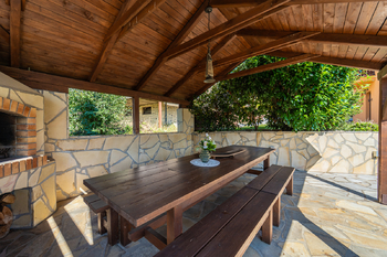 Pergola s posezením a krbem - Prodej domu 110 m², Rataje nad Sázavou
