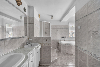 Prodej domu 260 m², Stará Paka