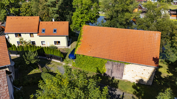 Pohled na dům a stodolu - Prodej domu 134 m², Peruc 