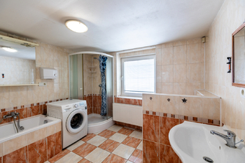 Koupelna - Prodej domu 134 m², Peruc