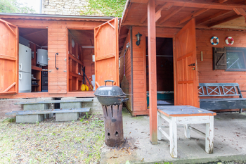 Chatky, kuchyně a sociální zařízení - Prodej domu 134 m², Peruc