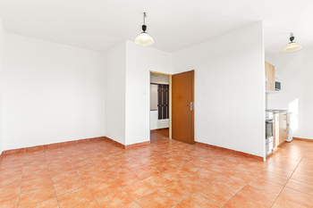 Pokoj s kuchyňským koutem - Prodej bytu 1+kk v osobním vlastnictví 33 m², Pardubice