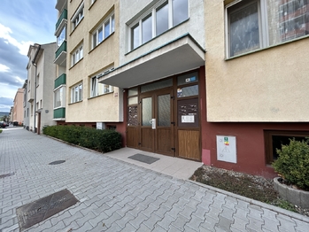 Vchod - Pronájem bytu 2+1 v osobním vlastnictví 54 m², Mladá Boleslav