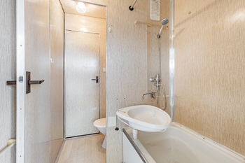Koupelna. - Pronájem bytu 1+1 v osobním vlastnictví 44 m², Jindřichův Hradec