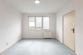 Obytná místnost. - Pronájem bytu 1+1 v osobním vlastnictví 44 m², Jindřichův Hradec