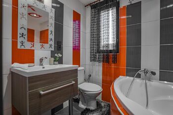 Koupelna ve vrchním patře. - Pronájem domu 70 m², Lodhéřov