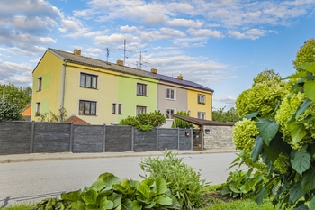 Pohled na dům. - Prodej domu 70 m², Lodhéřov