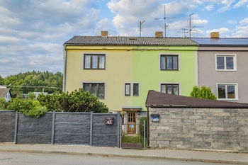 Pohled na dům. - Prodej domu 70 m², Lodhéřov