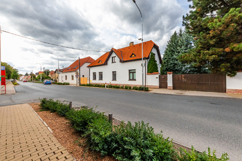 Prodej domu 344 m², Zdiby