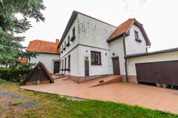 Prodej domu 344 m², Zdiby