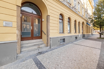 Hlavní vstup - Pronájem komerčního prostoru 112 m², Praha 2 - Nové Město