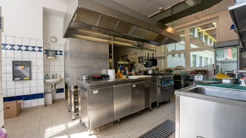 Prodej ubytovacího zařízení 2000 m², Lesní Hluboké