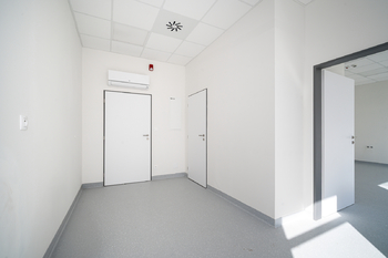 Pronájem komerčního prostoru 41 m², Milovice