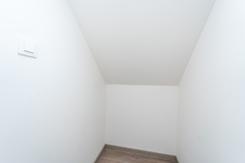 Praktická komora - Pronájem bytu 2+kk 51 m², Unhošť