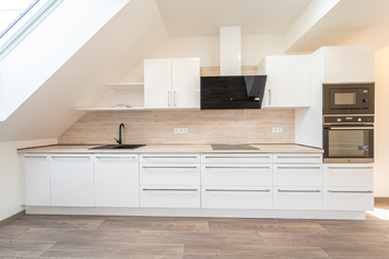 Moderní kuchyňská linka - Pronájem bytu 2+kk 51 m², Unhošť