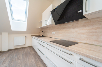 Moderní kuchyňská linka - Pronájem bytu 2+kk 51 m², Unhošť