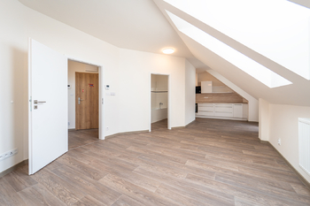Obývací pokoj - Pronájem bytu 2+kk 62 m², Unhošť