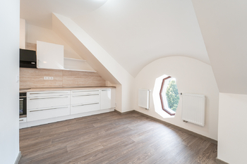 Obývací pokoj - Pronájem bytu 2+kk 62 m², Unhošť