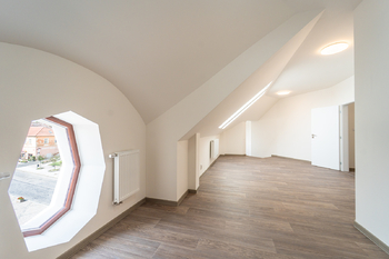 Obývací pokoj - Pronájem bytu 2+kk 62 m², Unhošť