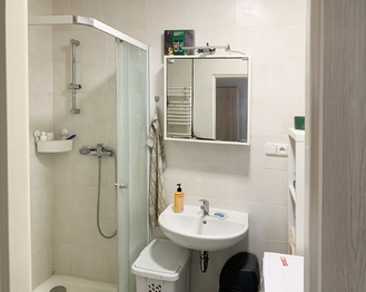 koupelna se sprchovým koutem - Prodej domu 84 m², Mšecké Žehrovice