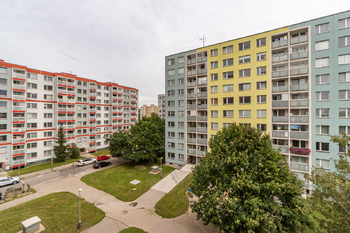 Výhled z oken - Prodej bytu 3+kk v osobním vlastnictví 67 m², Praha 9 - Černý Most