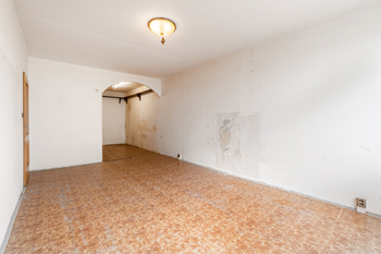 Obývací pokoj s kk - Prodej bytu 3+kk v osobním vlastnictví 67 m², Praha 9 - Černý Most