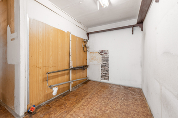 Obývací pokoj s kk - Prodej bytu 3+kk v osobním vlastnictví 67 m², Praha 9 - Černý Most