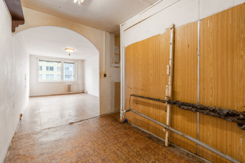 Obývací pokoj s kk - Prodej bytu 3+kk v osobním vlastnictví 67 m², Praha 9 - Černý Most