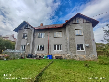 pohled na dům - Prodej bytu 2+1 v osobním vlastnictví 67 m², Jeseník 