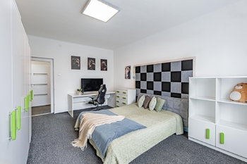 Druhý pokoj v patře. - Prodej domu 247 m², České Velenice