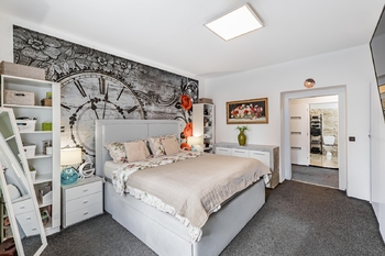 Třetí pokoj v patře. - Prodej domu 247 m², České Velenice