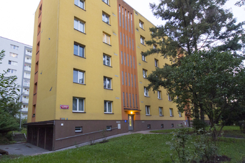 pohled na dům - Pronájem bytu 2+1 v osobním vlastnictví 58 m², Praha 4 - Záběhlice