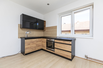 Kuchyně - Prodej bytu 3+kk v osobním vlastnictví 58 m², Mšené-lázně