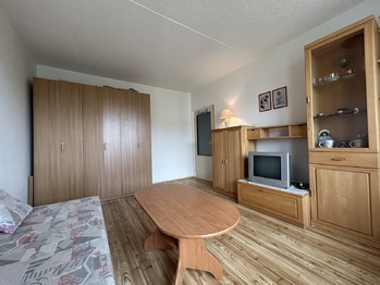 Obývací pokoj - Prodej bytu 1+1 v osobním vlastnictví 44 m², Třebíč
