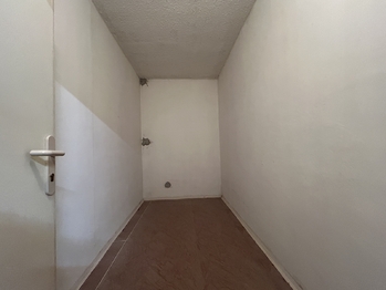 Komora vedle bytu - Prodej bytu 1+1 v osobním vlastnictví 44 m², Třebíč