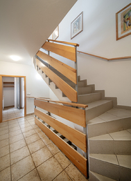 schodiště - Prodej domu 150 m², Praha 4 - Kunratice