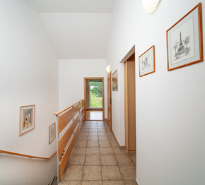 chodba ve 2. patře - Prodej domu 150 m², Praha 4 - Kunratice