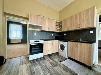 Byt 3+1 v 1. patře - kuchyně - Prodej nájemního domu 333 m², Hlinsko