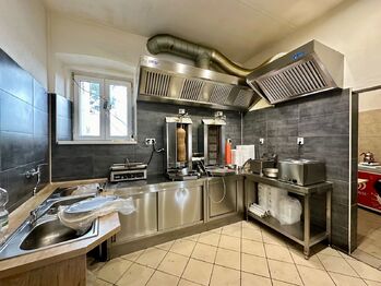 Obchodní prostor - rychlé občerstvení v přízemí - Prodej nájemního domu 333 m², Hlinsko