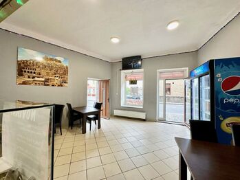Obchodní prostor - rychlé občerstvení v přízemí - Prodej nájemního domu 333 m², Hlinsko
