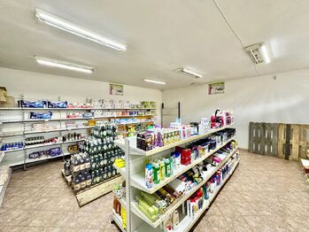 Obchodní prostor - prodejna potravin v přízemí - Prodej nájemního domu 333 m², Hlinsko