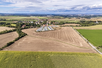 Prodej pozemku 28407 m², Praha 10 - Královice