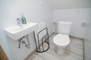 wc podkroví - Prodej chaty / chalupy 95 m², Milovice