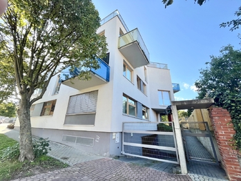 Pronájem bytu 3+kk v osobním vlastnictví 110 m², Praha 8 - Kobylisy