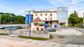 Prodej výrobních prostor 4050 m², Pouzdřany