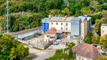 Prodej výrobních prostor 4050 m², Pouzdřany