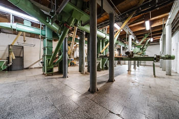 Prodej výrobních prostor 4050 m², Pouzdřany