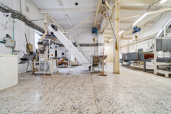 Prodej výrobních prostor 4050 m², Pouzdřany